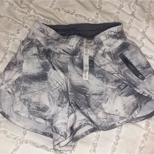 Lulu Lemon hottie hots, size 6